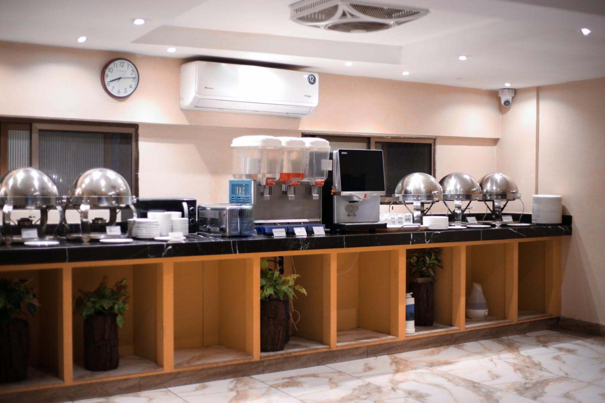 Hotel Pearl Inn カラチ エクステリア 写真
